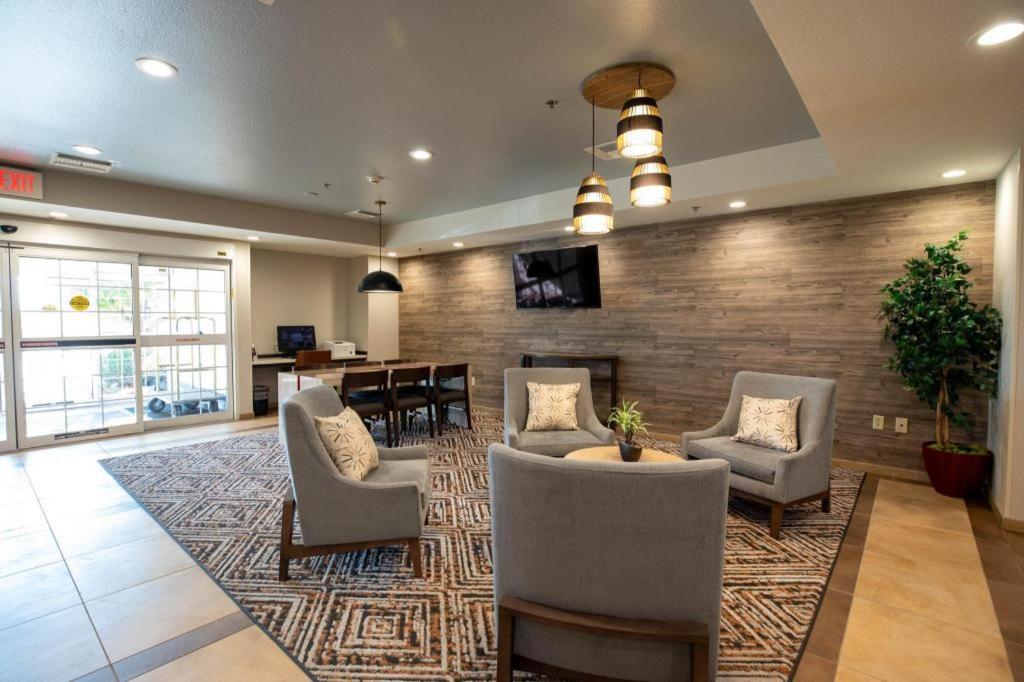 Candlewood Suites Saint Joseph By Ihg Dış mekan fotoğraf